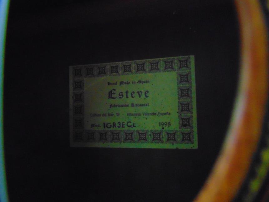 GUITARRA ARTESANAL 1998 CON FUNDA