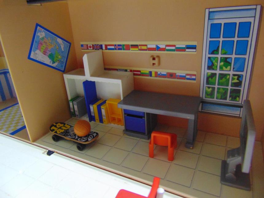 ESCUELA DE PLAYMOBIL