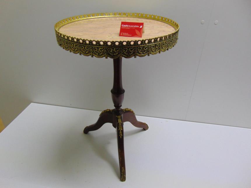 MESA VELADOR CON DETALLES EN BRONCE CLASICA