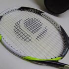 RAQUETA DE FRONTENIS CON FUNDA SEMINUEVA