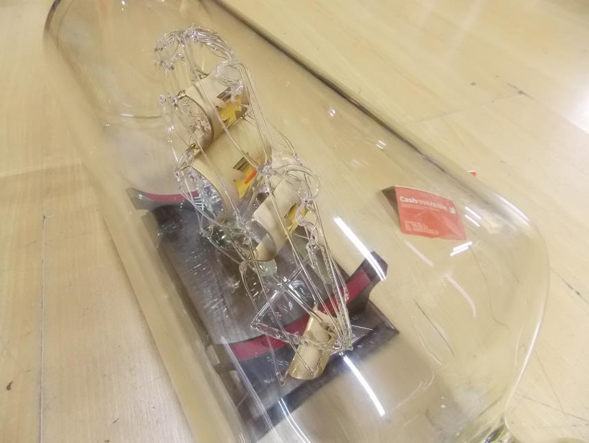 BARCO DE CRISTAL EN BOTELLA