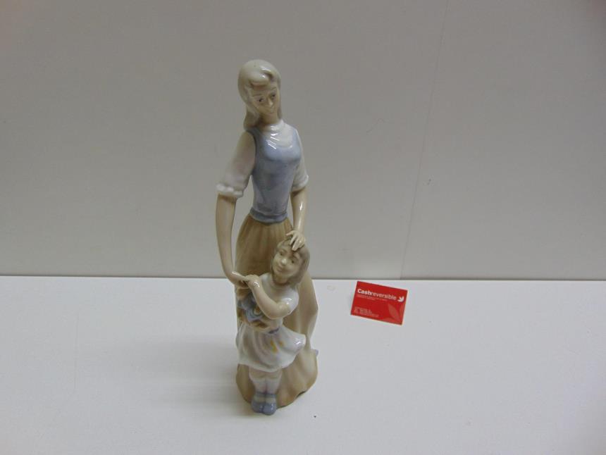articulos_imagen1_141881.jpg FIGURA DE PORCELANA