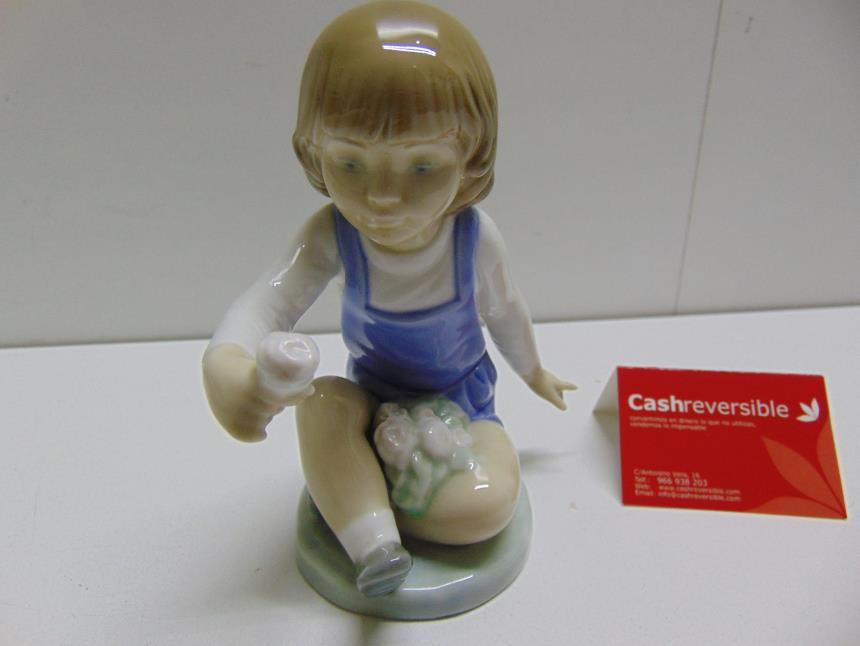 articulos_imagen1_150178.jpg FIGURA DE PORCELANA