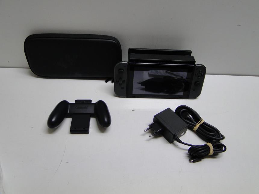 articulos_imagen1_170113.jpg NITENDO SWITCH CON FUNDA **