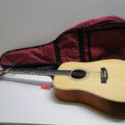 GUITARRA CON FUNDA PERFECTO ESTADO