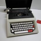 MAQUINA DE ESCRIBIR CON MALETIN