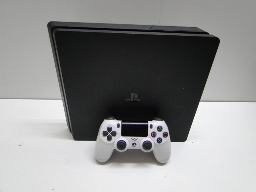 articulos_imagen1_173633.jpg PS4 SLIM CON MANDO
