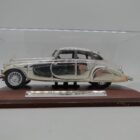 REPLICA DE COCHE A ESCALA