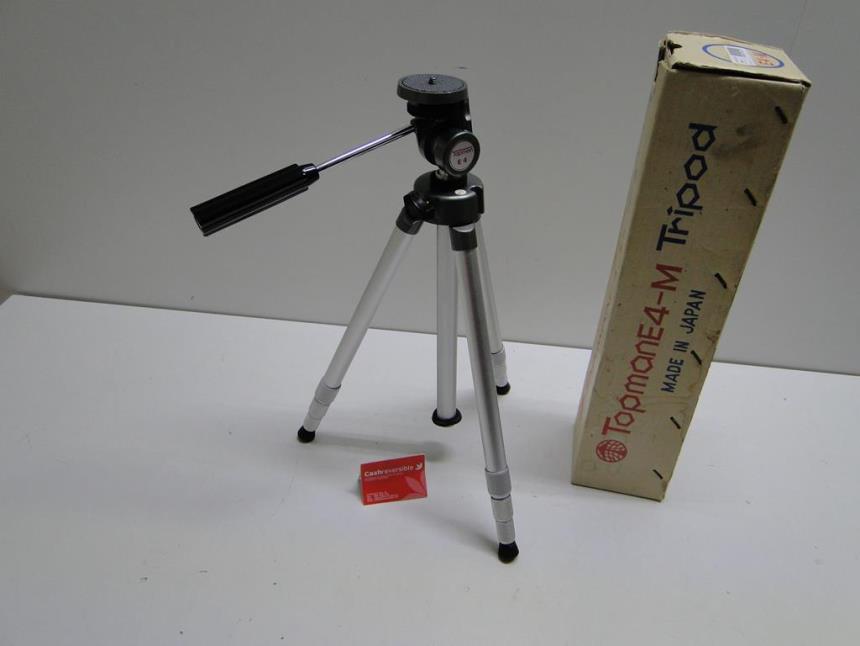 articulos_imagen1_175740.jpg TRIPODE CON CAJA