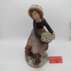 FIGURA NIÑA FLORES