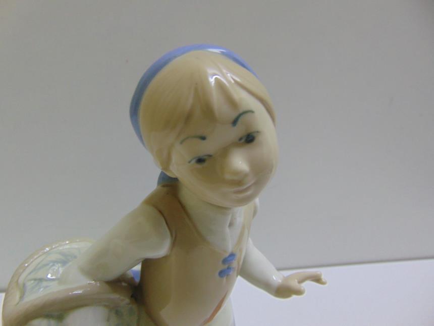 FIGURA DE PORCELANA