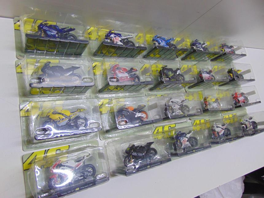 MOTO A ESCALA 1/18