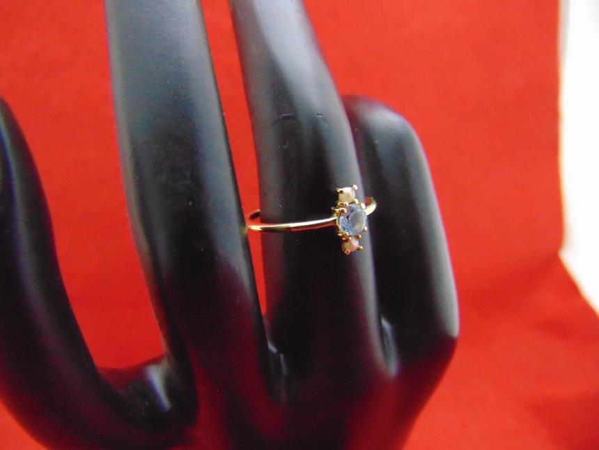 ANILLO DE ORO DE 18 K CON PIEDRAS