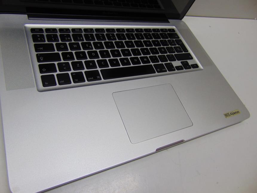 MACBOOK PRO 15'