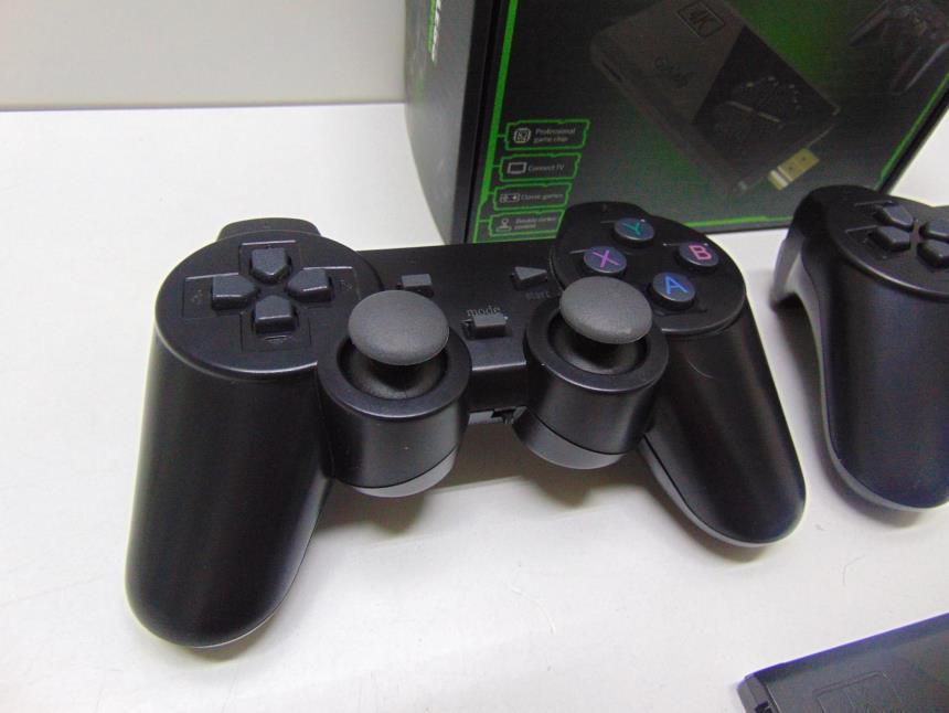 VIDECONSOLA CON 2 MANDOS Y CAJA
