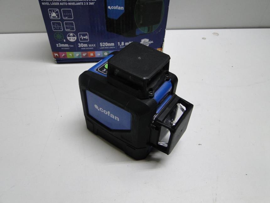 NIVEL LASER CON CAJA