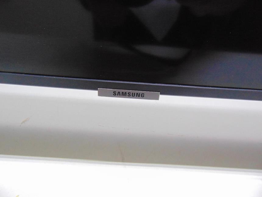 SMART TV 55K CON MANDO Y CAJA