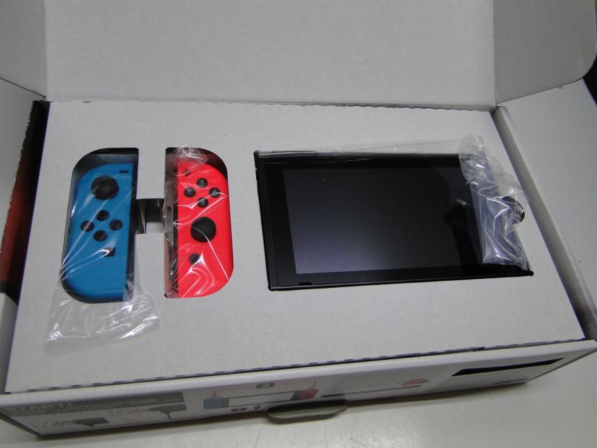 NINTENDO SWITCH CON CAJA SEMINUEVA