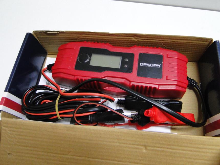 CARGADOR DE BATERIAS 12V DIGITAL CON CAJA