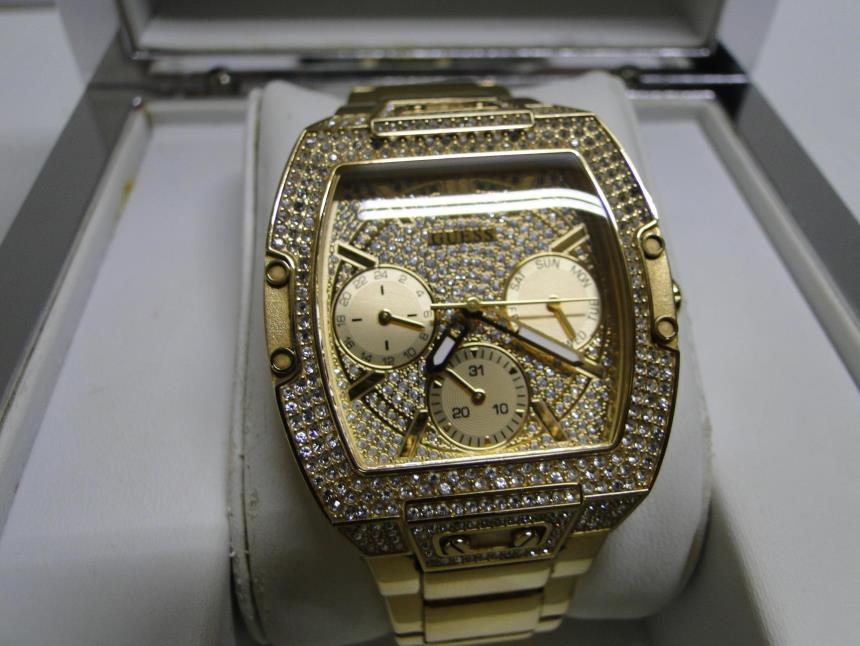 RELOJ DE CABALLERO CON CAJA