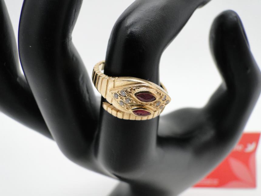 ANILLO DE ORO DE 18K CON PIEDRAS