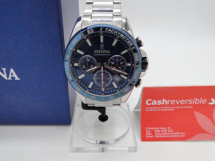 RELOJ CON CAJA SEMINUEVO