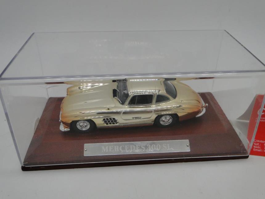 REPLICA DE COCHE A ESCALA