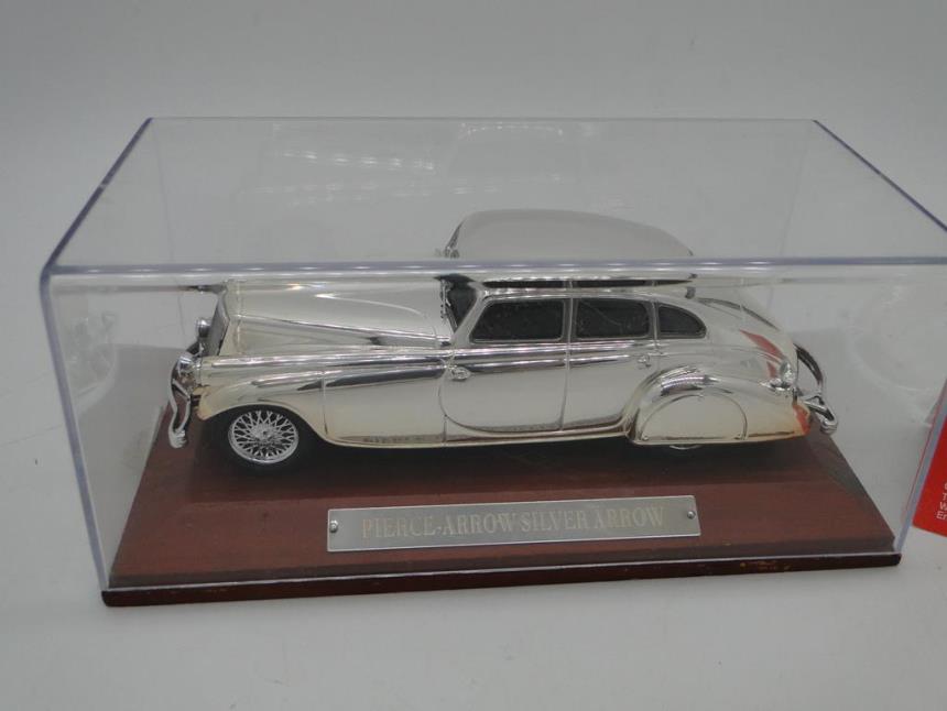 REPLICA DE COCHE A ESCALA