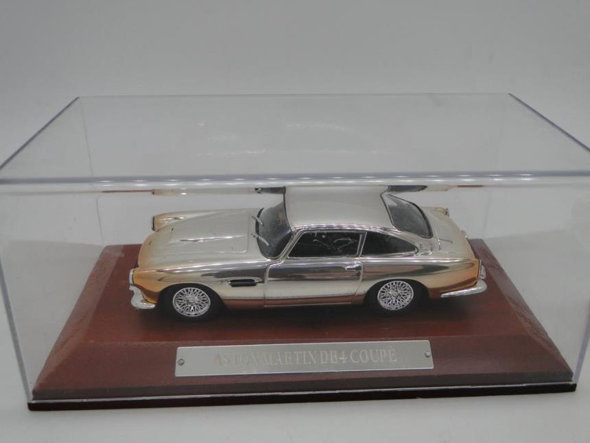 REPLICA DE COCHE A ESCALA