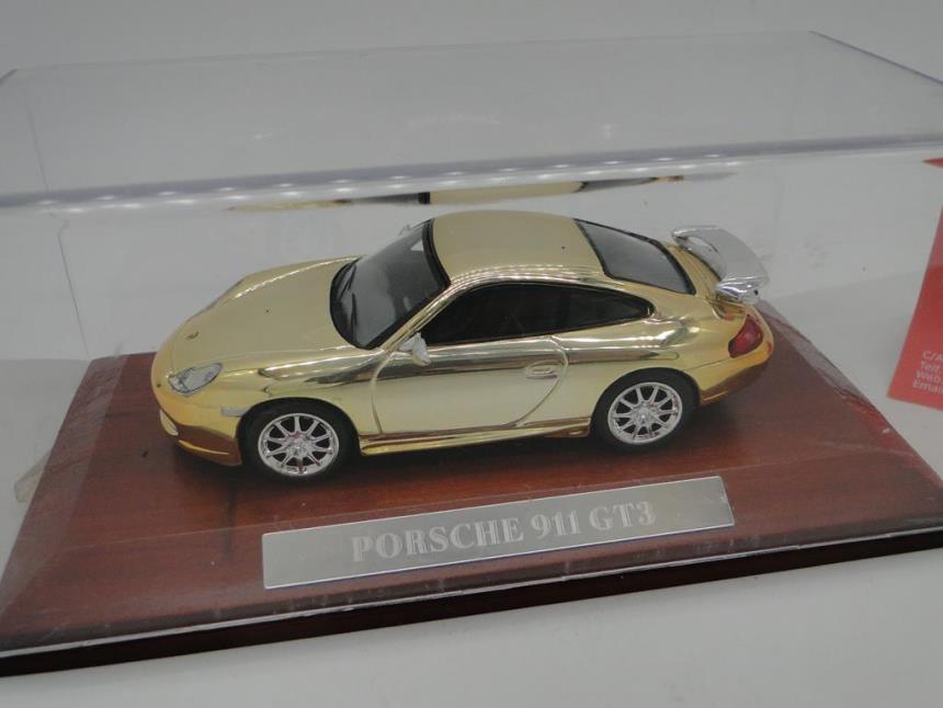 REPLICA DE COCHE A ESCALA