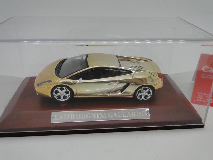 REPLICA DE COCHE A ESCALA