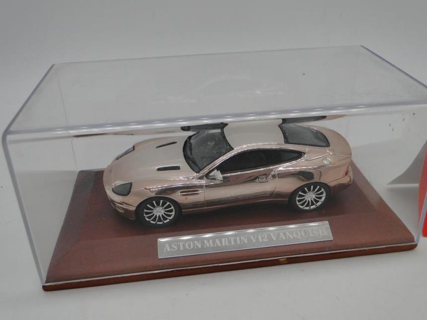 REPLICA DE COCHE A ESCALA