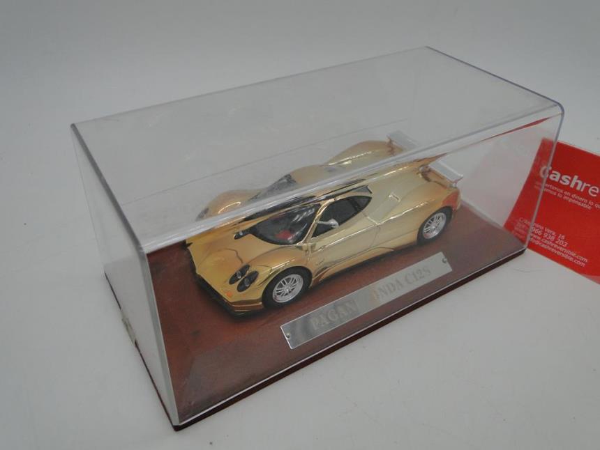 REPLICA DE COCHE A ESCALA