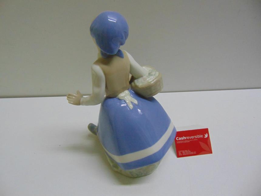 FIGURA DE PORCELANA