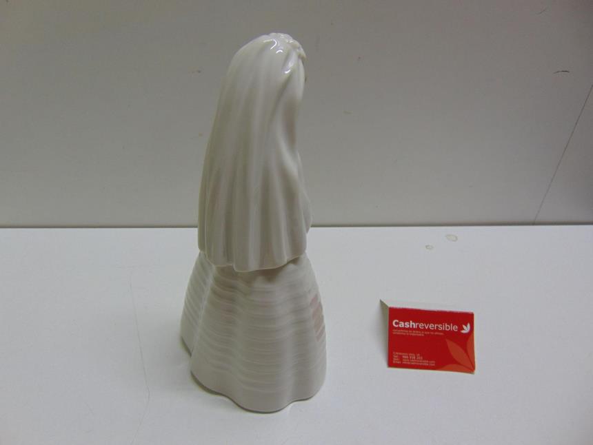 FIGURA DE PORCELANA