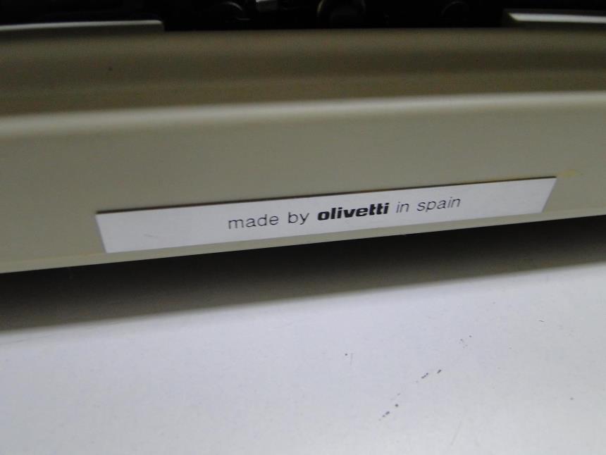 MAQUINA DE ESCRIBIR CON MALETIN
