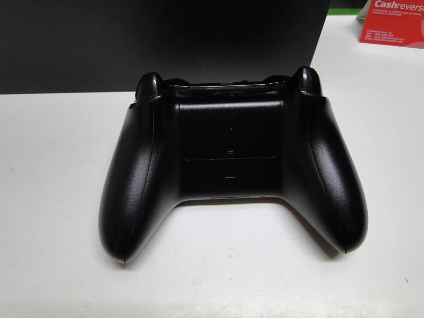 XBOX ONE X CON CAJA Y MANDO