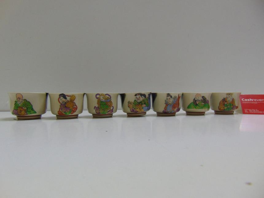 articulos_imagen1_138067.jpg JUEGO DE 7 VASOS DE PORCELANA