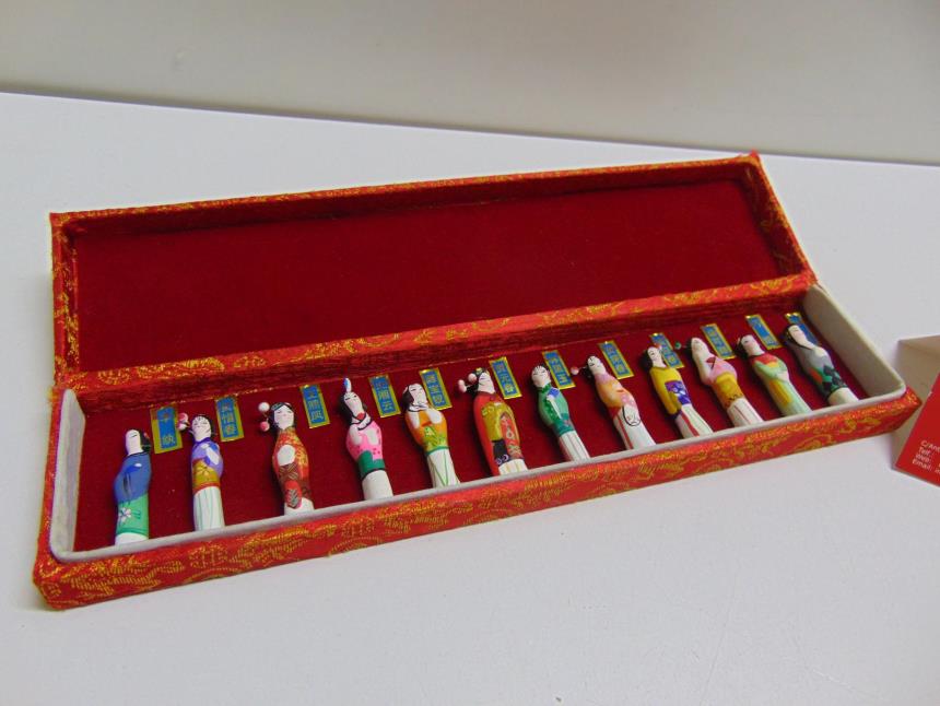 articulos_imagen1_138232-1.jpg 12 MINI GEISHAS PINTADAS A MANO