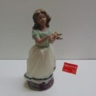 FIGURA CERAMICA MUJER CON FLORES