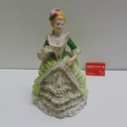 FIGURA DE PORCELANA DECORATIVA CLASICA