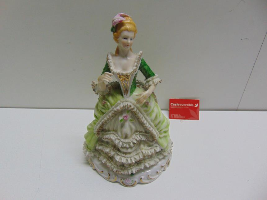 articulos_imagen1_148896-1.jpg FIGURA DE PORCELANA DECORATIVA CLASICA