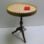 MESA VELADOR CON DETALLES EN BRONCE CLASICA