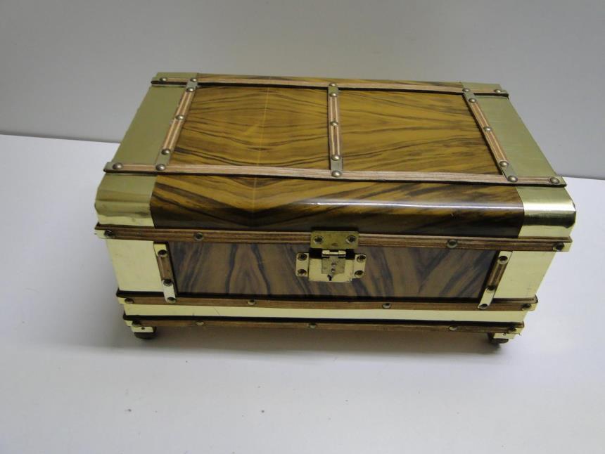 articulos_imagen1_167062.jpg COFRE MUSICAL VINTAGE CON LLAVE