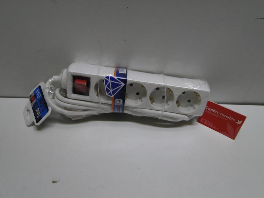 articulos_imagen1_173041.jpg BASE DE 4 ENCHUFES CON INTERRUPTOR A ESTRENAR