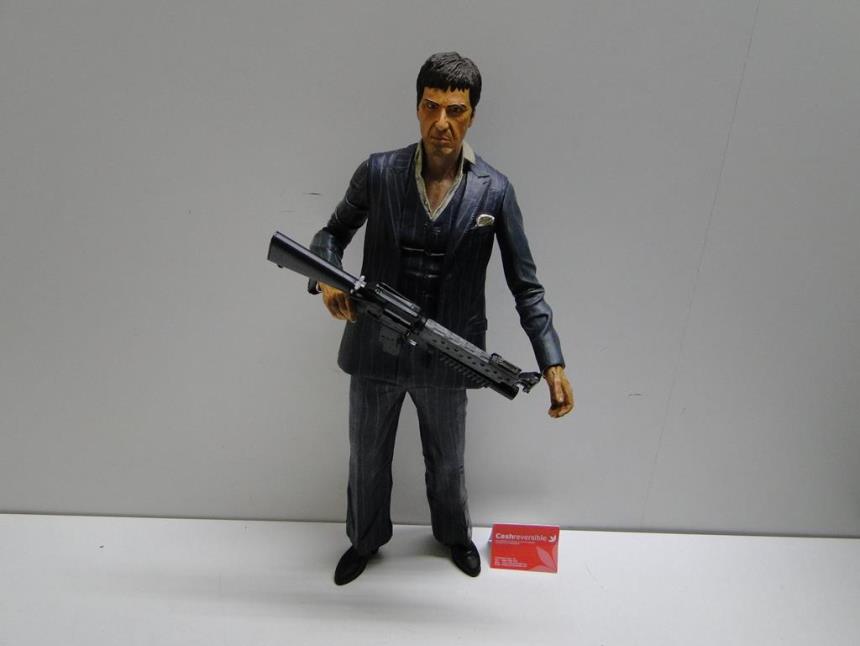 articulos_imagen1_174386.jpg FIGURA TONY MONTANA