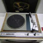 TOCADISCOS VINTAGE CON TAPA