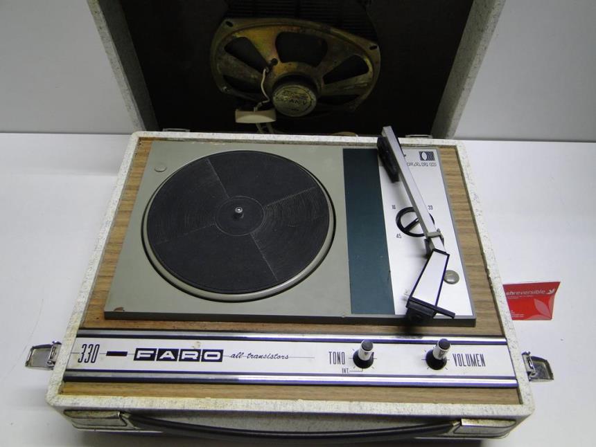 articulos_imagen1_175265.jpg TOCADISCOS VINTAGE CON TAPA