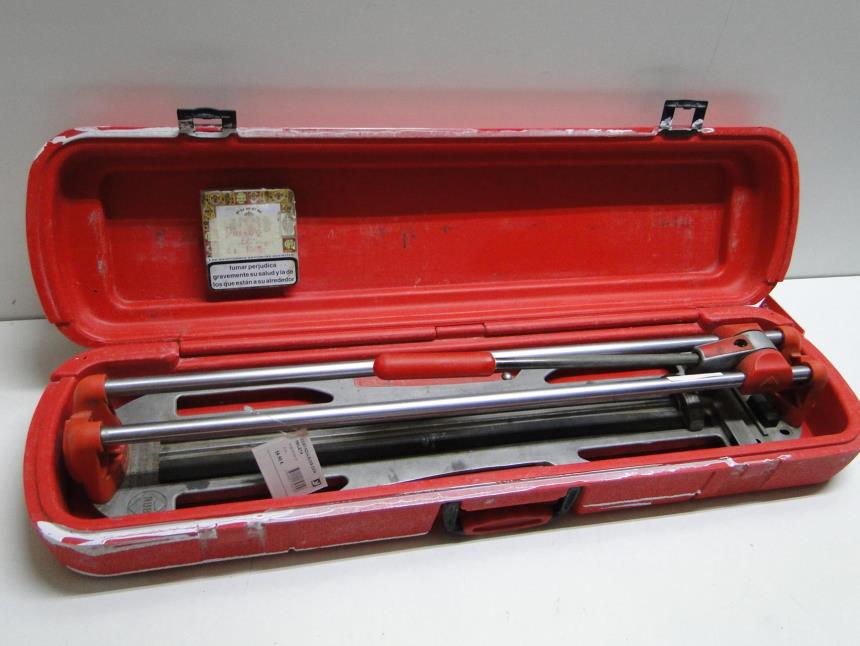 articulos_imagen1_175615.jpg CORTAZULEJOS CON MALETA