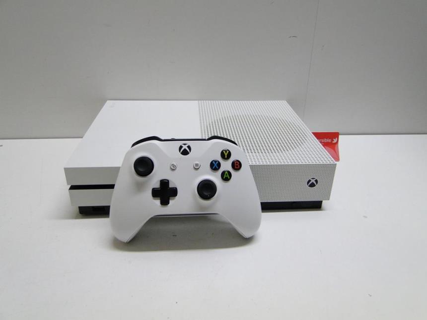 articulos_imagen1_176378-3.jpg XBOX ONE S CON MANDO